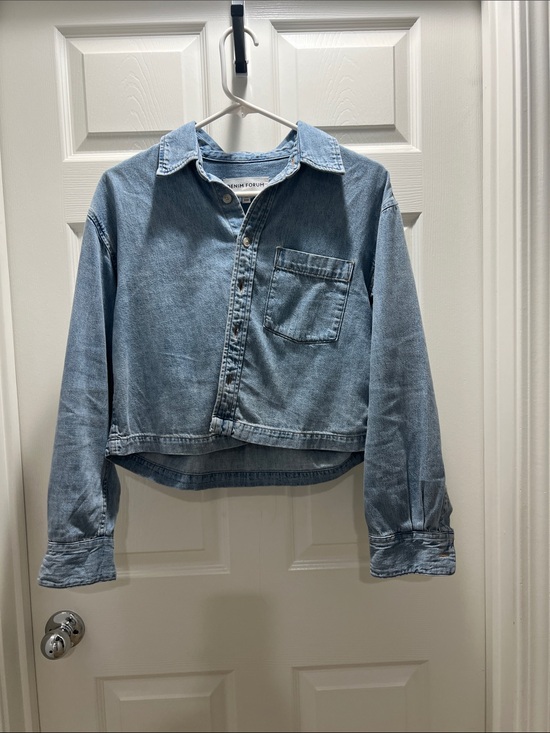 Aritzia Tops - Aritzia Cropped Light Wash Denim Shirt Jacket